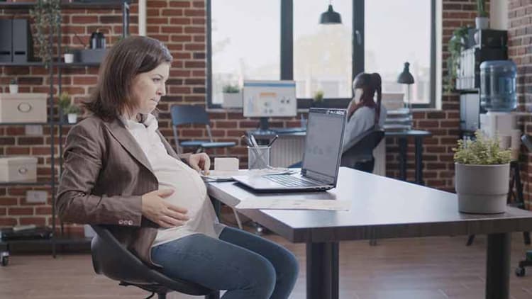Pregnancy: How To Deal With Nausea At Work?