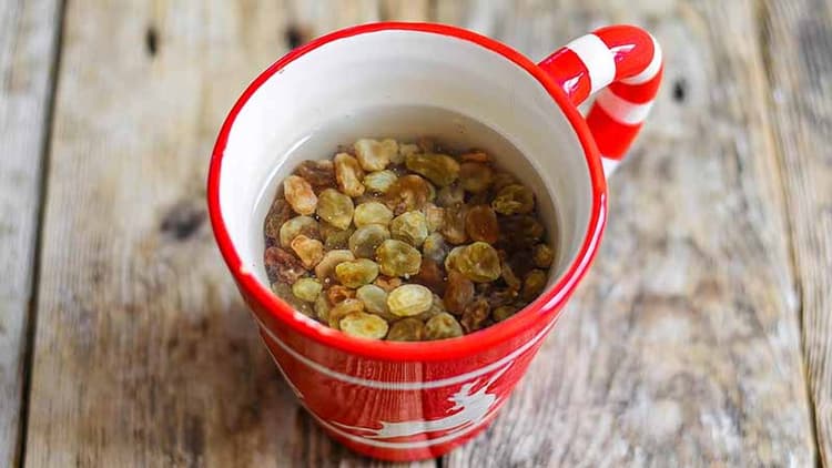 Lose Weight By Drinking Raisin Water In Summer